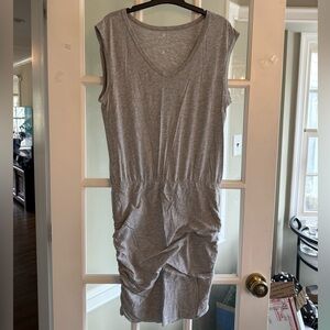 Velvet by Graham & Spencer Gray V-Neck Sleeveless Mini Dress Size M Flattering